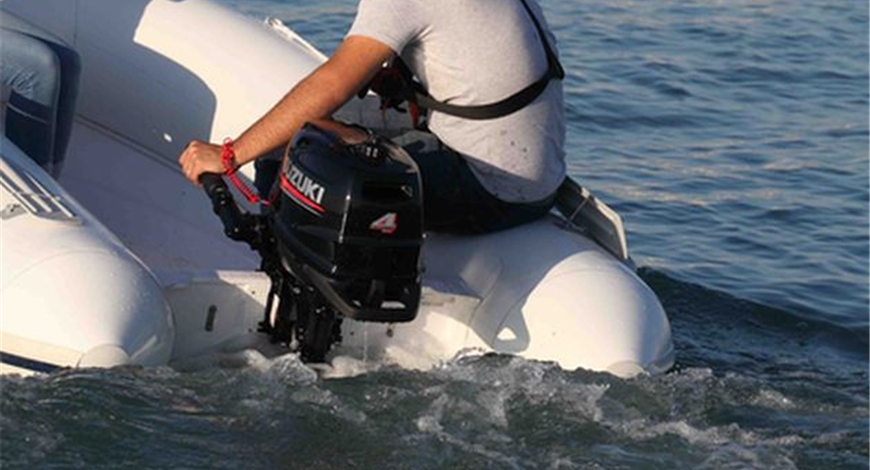 Suzuki_DF4AS_Suzuki_DF4A_Capelli-63232-870x470.jpg